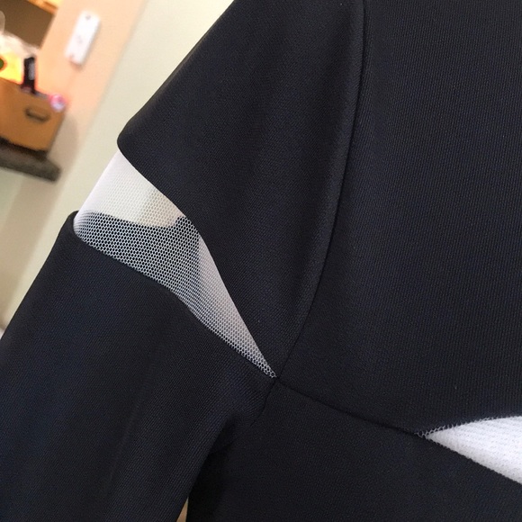 🌸❤️Bailey 44 mesh panel top❤️ - Picture 3 of 6